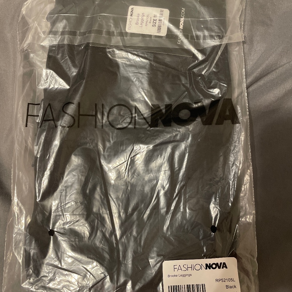 Fashion nova leggings